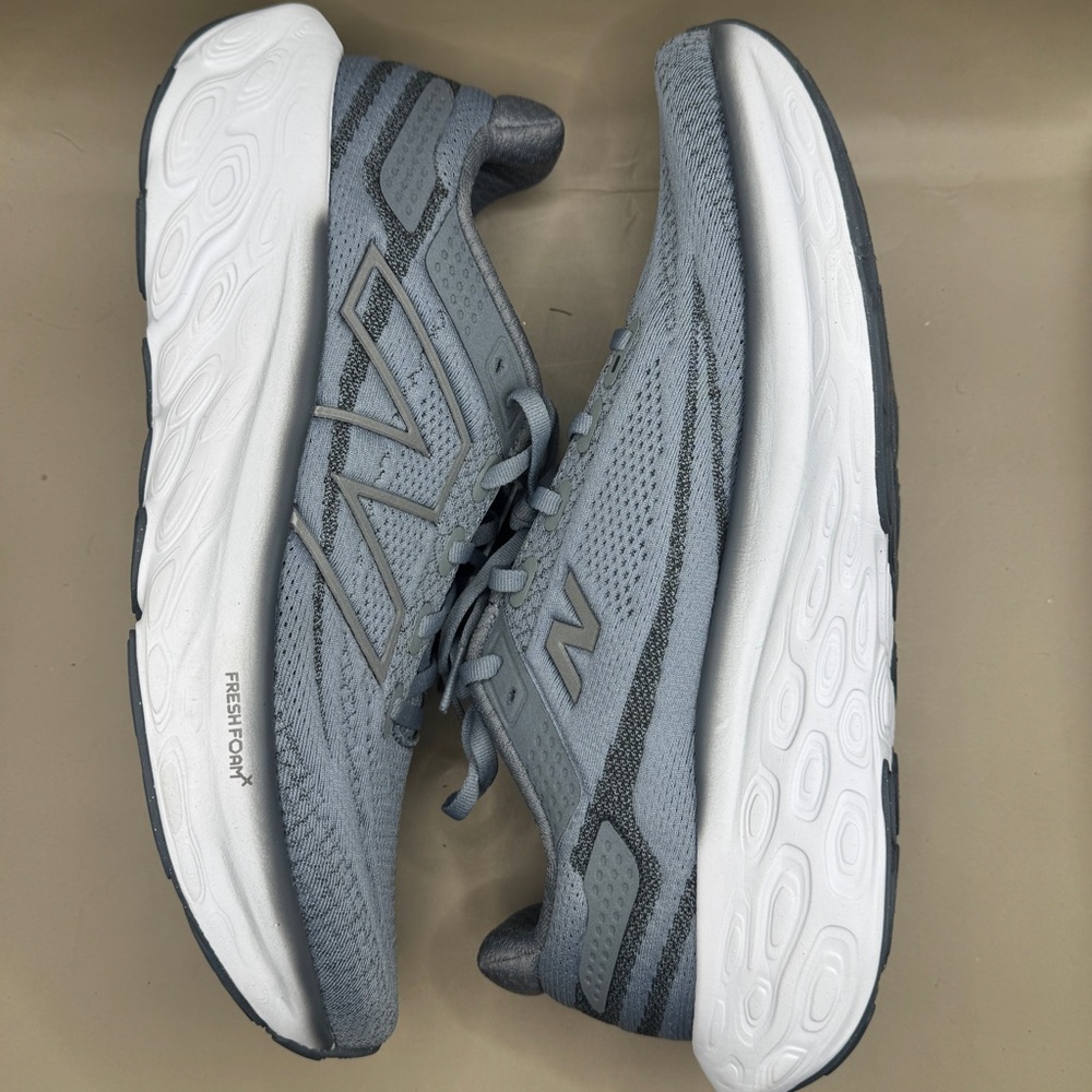 Men’s new balance fresh foam 1080 V13 size 9.5. New without box. Running shoes